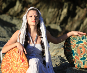 Czcicielka lasów deszczowych, performance, San Miguel,  Leyte, Filipiny, 2012.